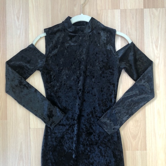 🍍3/25 item IN STYLE Black Velvet Dress - Picture 2 of 3